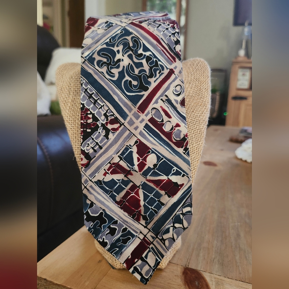 Oscar de la Renta Navy and Burgundy Patterned Tie